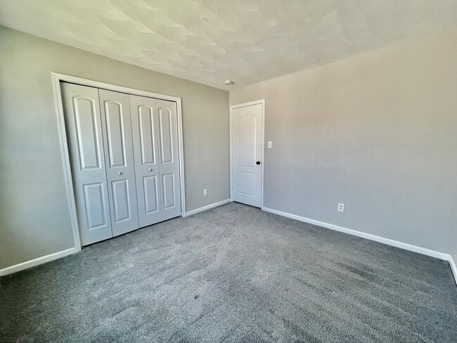 Building Photo - Soaring Ceilings & Spacious Living in Western Branch