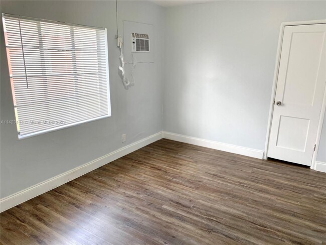 Building Photo - 2316 Madison St