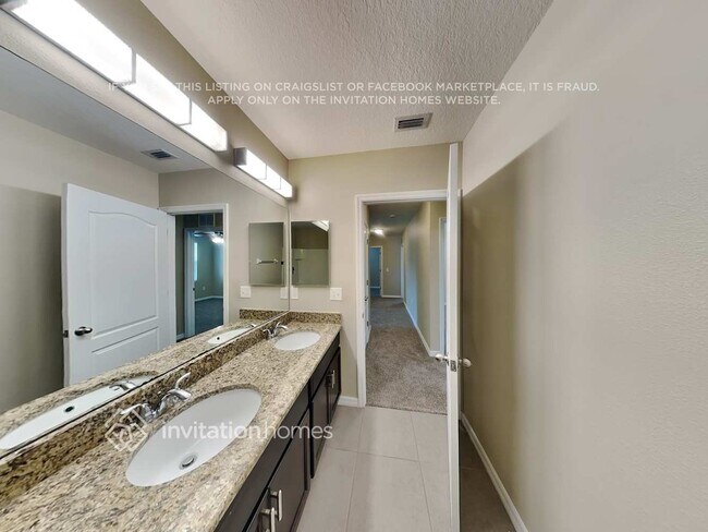 Building Photo - 15749 High Bell Pl