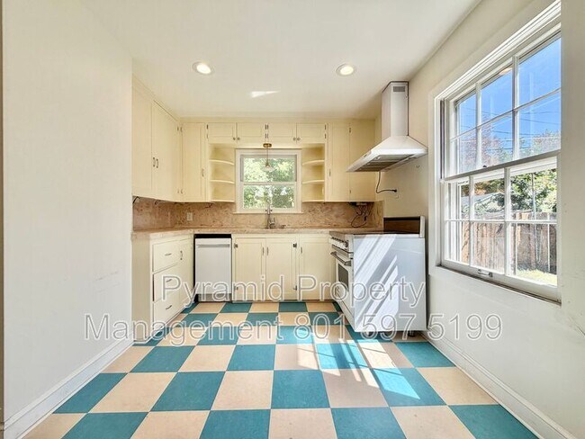 Building Photo - 262 Browning Ave