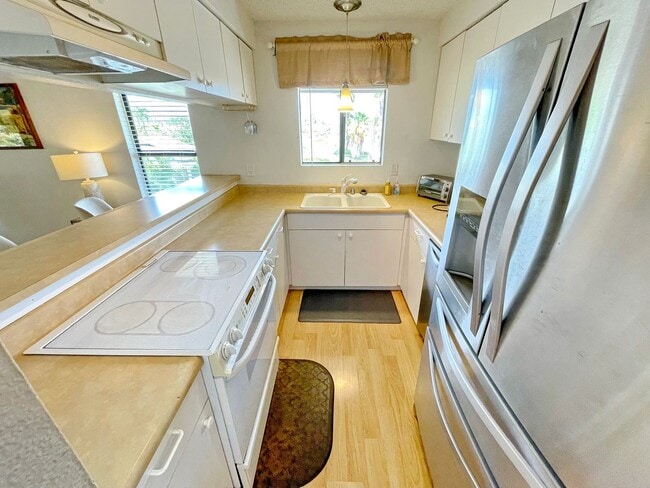 Building Photo - Maui Gardens - Central Kihei Resort Style Complex - Furnished 2 bed/1.5bath