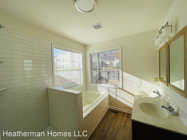 Building Photo - 4 br, 2.5 bath House - 9 Emerson Ct