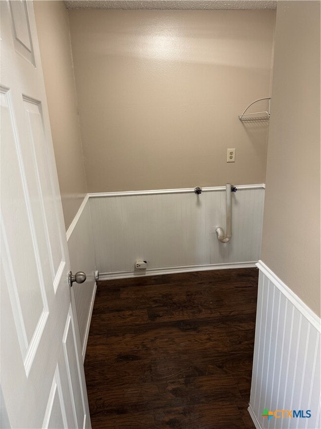 Building Photo - 510 N Bauer St