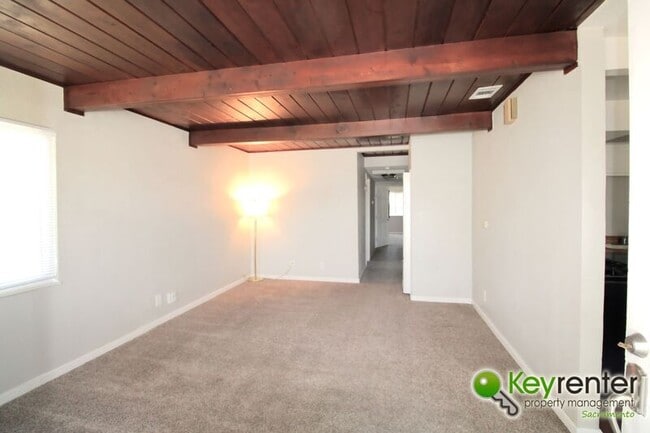 Building Photo - 419 Chaparral Way