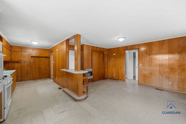 Building Photo - 1005 Hoke St