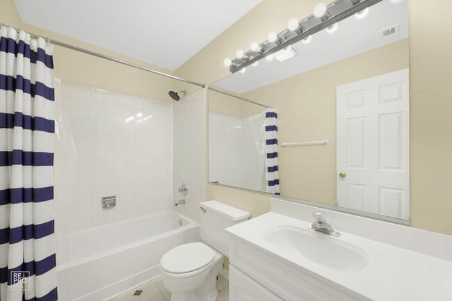 Building Photo - Buffalo Grove Condo available NOW!