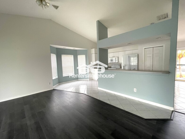 Building Photo - 589 Trout Ln