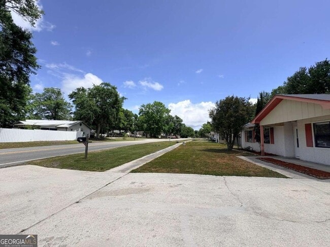 Building Photo - 603 Plantation Village Dr