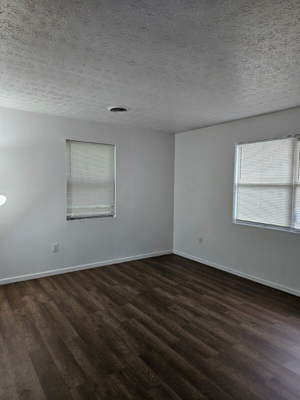 Building Photo - 165 Midway Dr