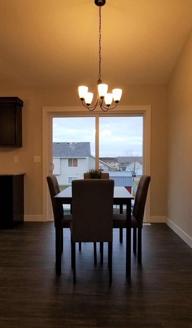 Building Photo - Single Family Home - Great location!