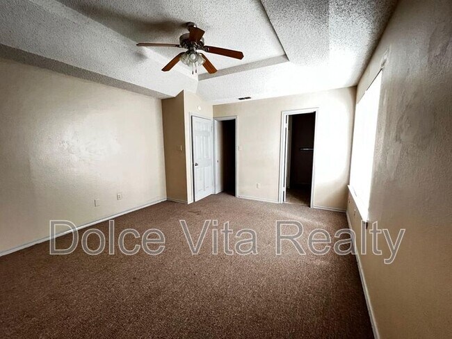 Building Photo - 4105 N 24th Ln