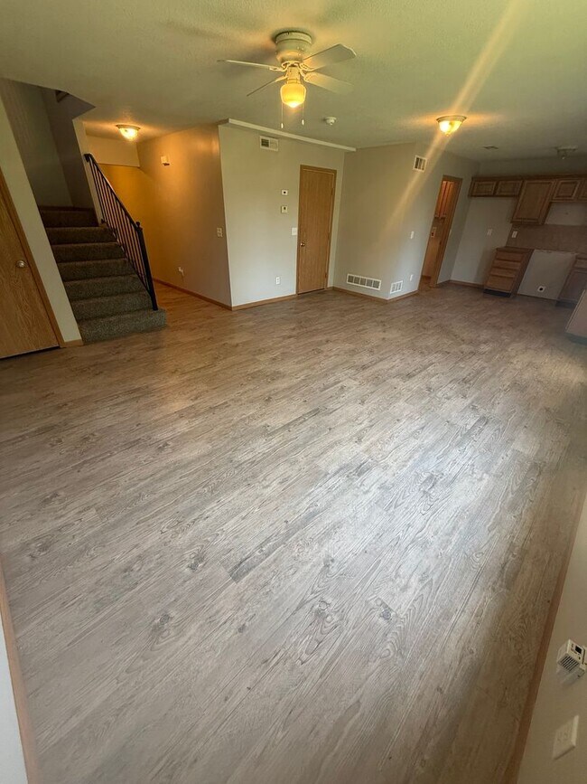 Building Photo - Spacious 3 bedroom, two level duplex in Raymore with new flooring!