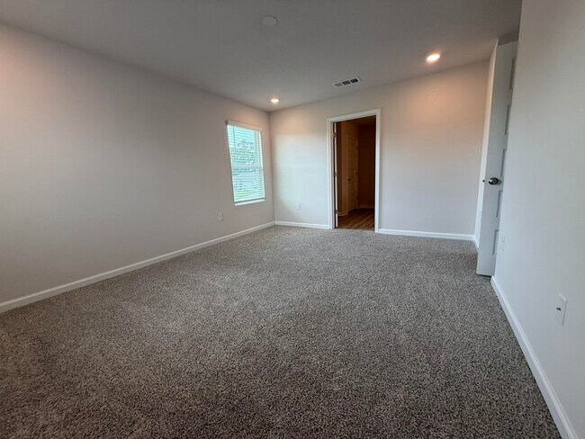 Building Photo - 2800 Tallgrass Ct