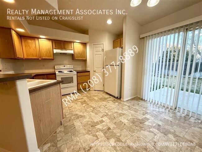 Building Photo - 822 S Chestnut St