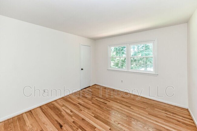 Building Photo - 5012 Sideburn Rd