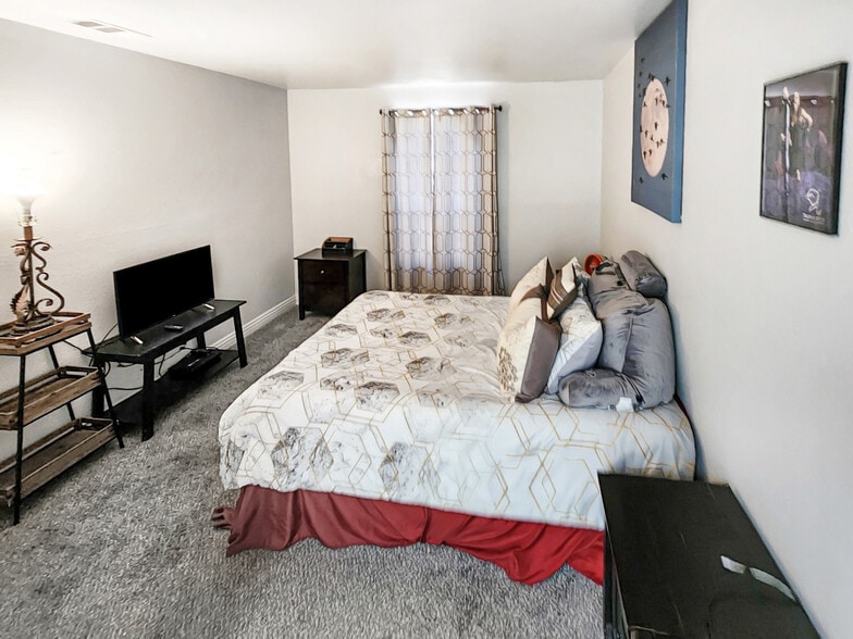 Building Photo - 4050 Pacific Harbors Dr