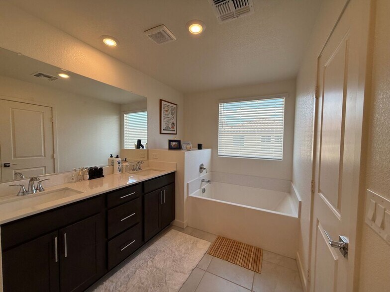 Building Photo - 3644 Bitonto Ln