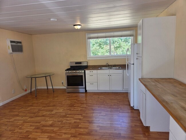 Building Photo - Spacious 1-Bedroom Apartment in Soulsbyvil...