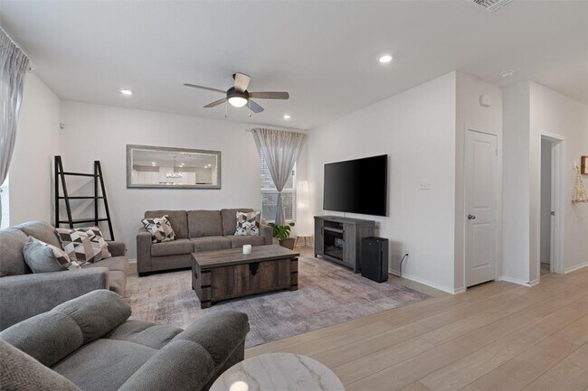 Building Photo - 3600 Carinaro Lp