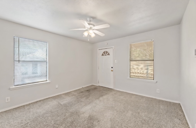 Building Photo - 2539 Hillsboro Ave