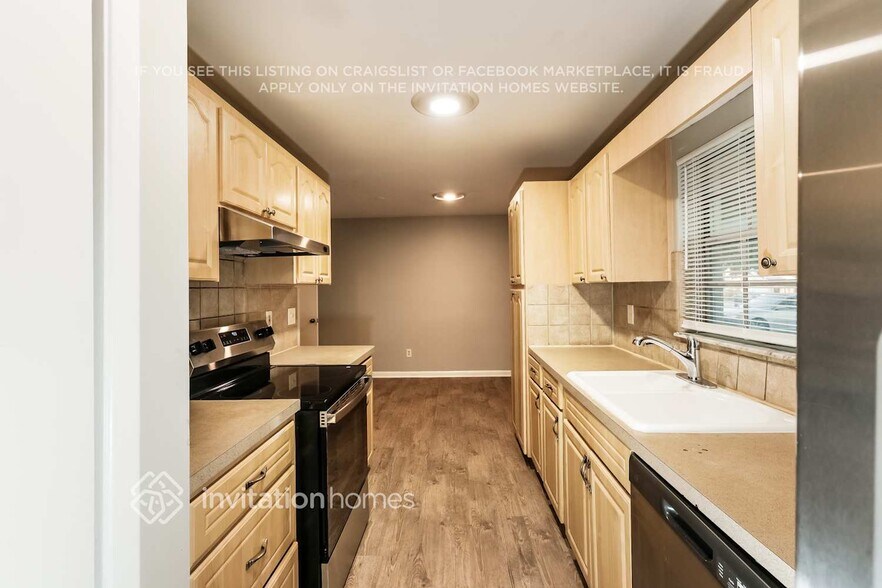 Building Photo - 1111 N Parsons Ave