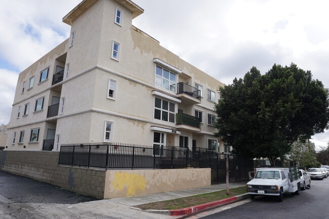 Building Photo - 9126 Langdon Ave