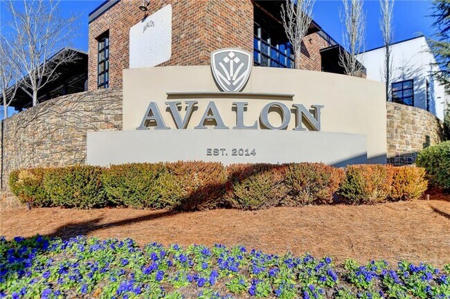 Building Photo - 120 Grand Cres