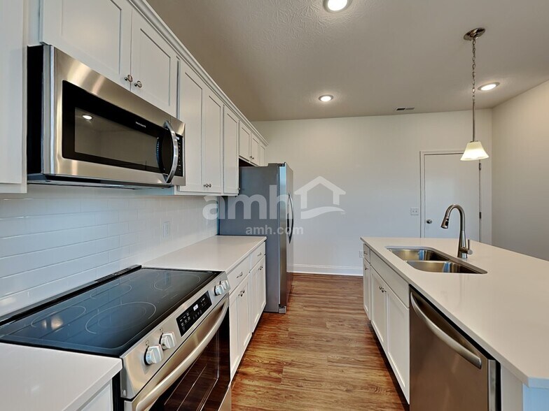 Building Photo - 8292 Northpoint Dr