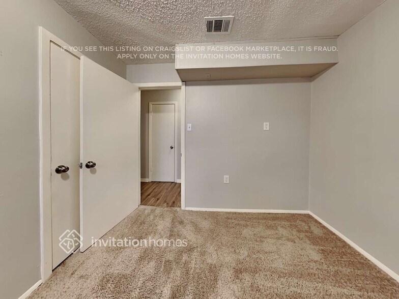 Building Photo - 2417 Moreland Dr