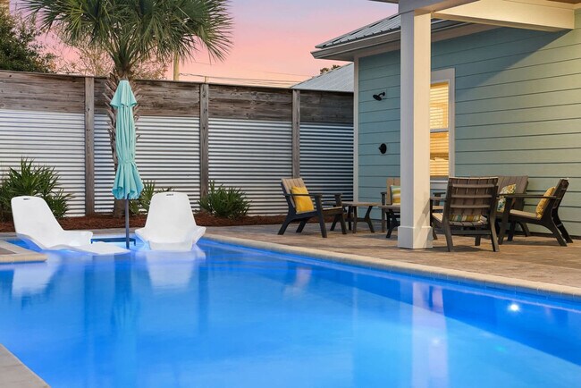 Building Photo - 21310 Pompano Ave