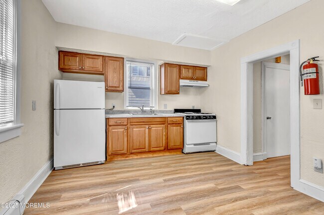 Building Photo - 203 13th Ave