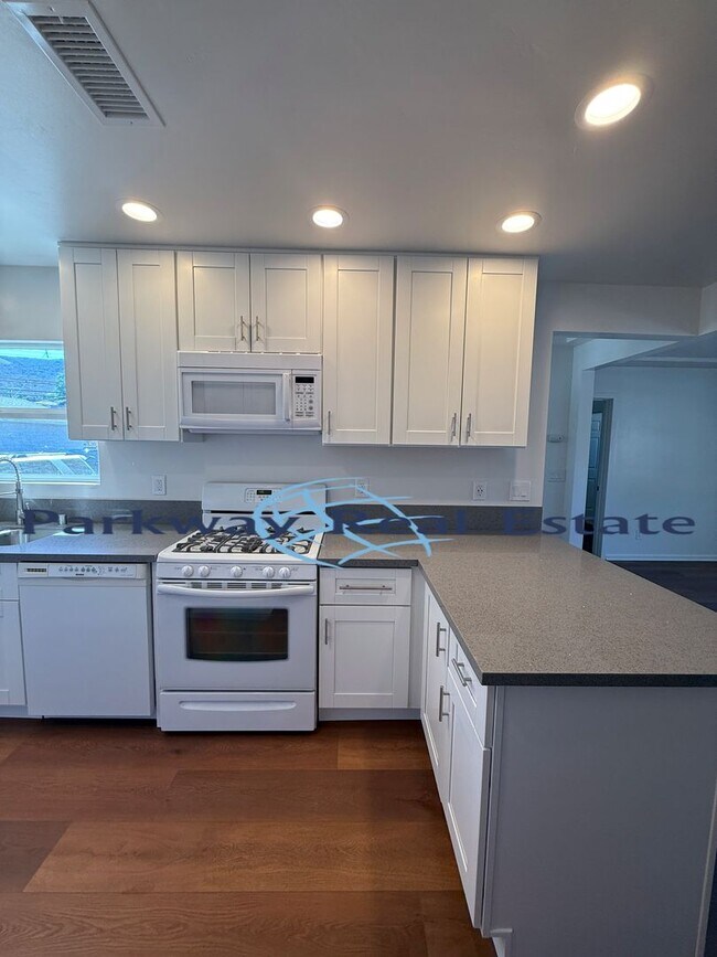 Building Photo - 8549-8551 Wintergardens Blvd.
