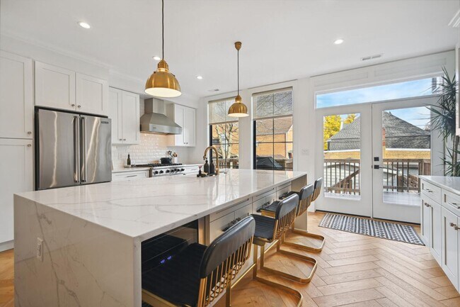 Building Photo - FURNISHED style in NoMA with Garage Parking