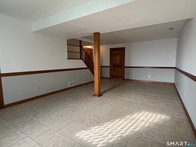 Building Photo - 124 Colonial Hill Dr