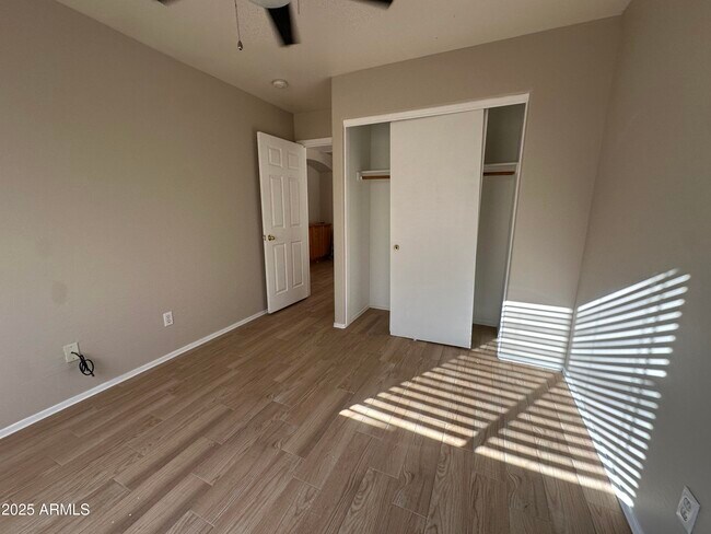 Building Photo - 10971 W Rio Vista Ln