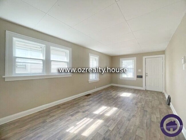 Building Photo - 149 Corinth St