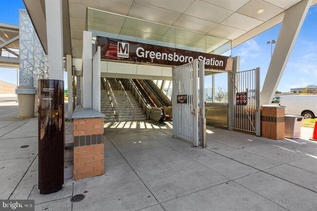 Building Photo - 1625 International Dr