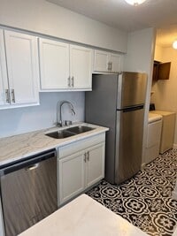 Building Photo - 10603 S Wilcrest Dr