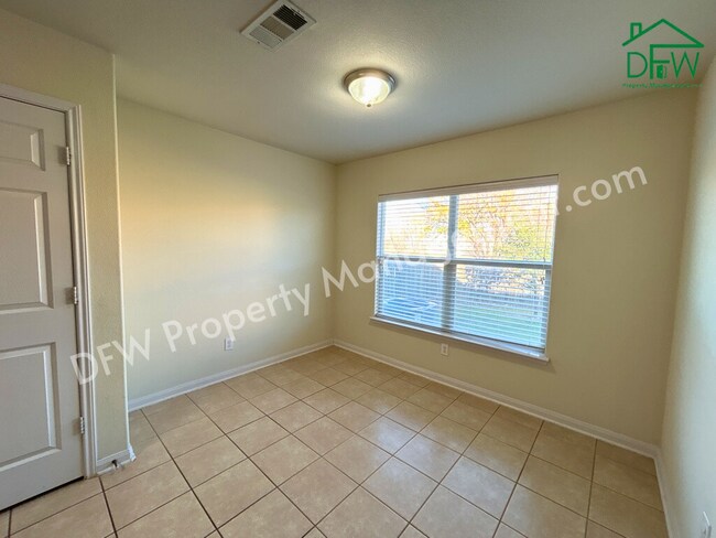 Building Photo - 10009 Iron Ridge Dr