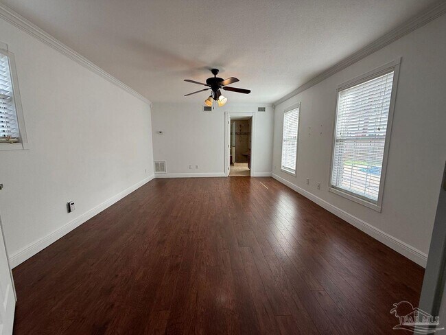 Building Photo - 905 Poinciana Dr