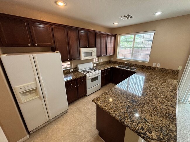 Building Photo - Elegant 3Bed/3Bath Home with Loft in the P...