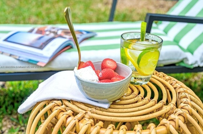 Building Photo - 991 NE 82nd St