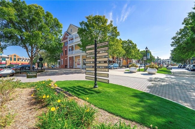 Building Photo - 1068 Huntington Trce SE