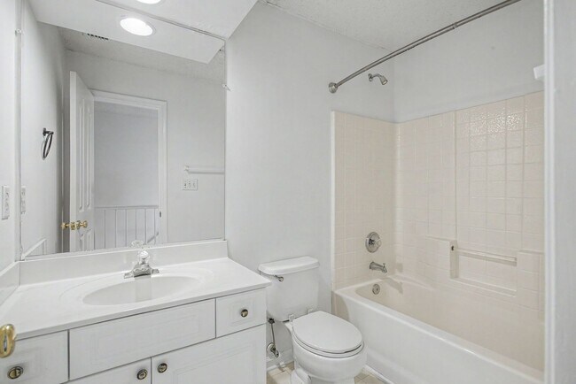 Building Photo - 960 Drivers Ln
