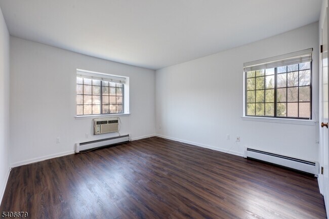 Building Photo - 25 Canterbury Rd