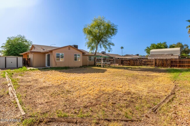 Building Photo - 1747 S Windsor