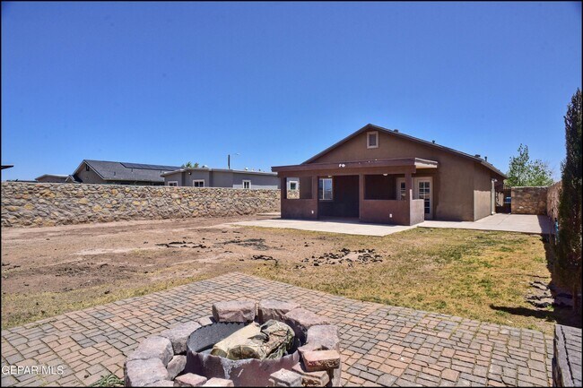 Building Photo - 703 Joe Rodriguez Dr