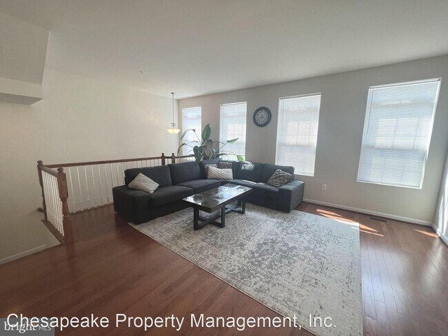 Building Photo - 3 br, 3.5 bath House - 1009 Red Clover Road