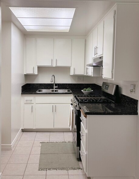 Building Photo - Stoneridge Apartments