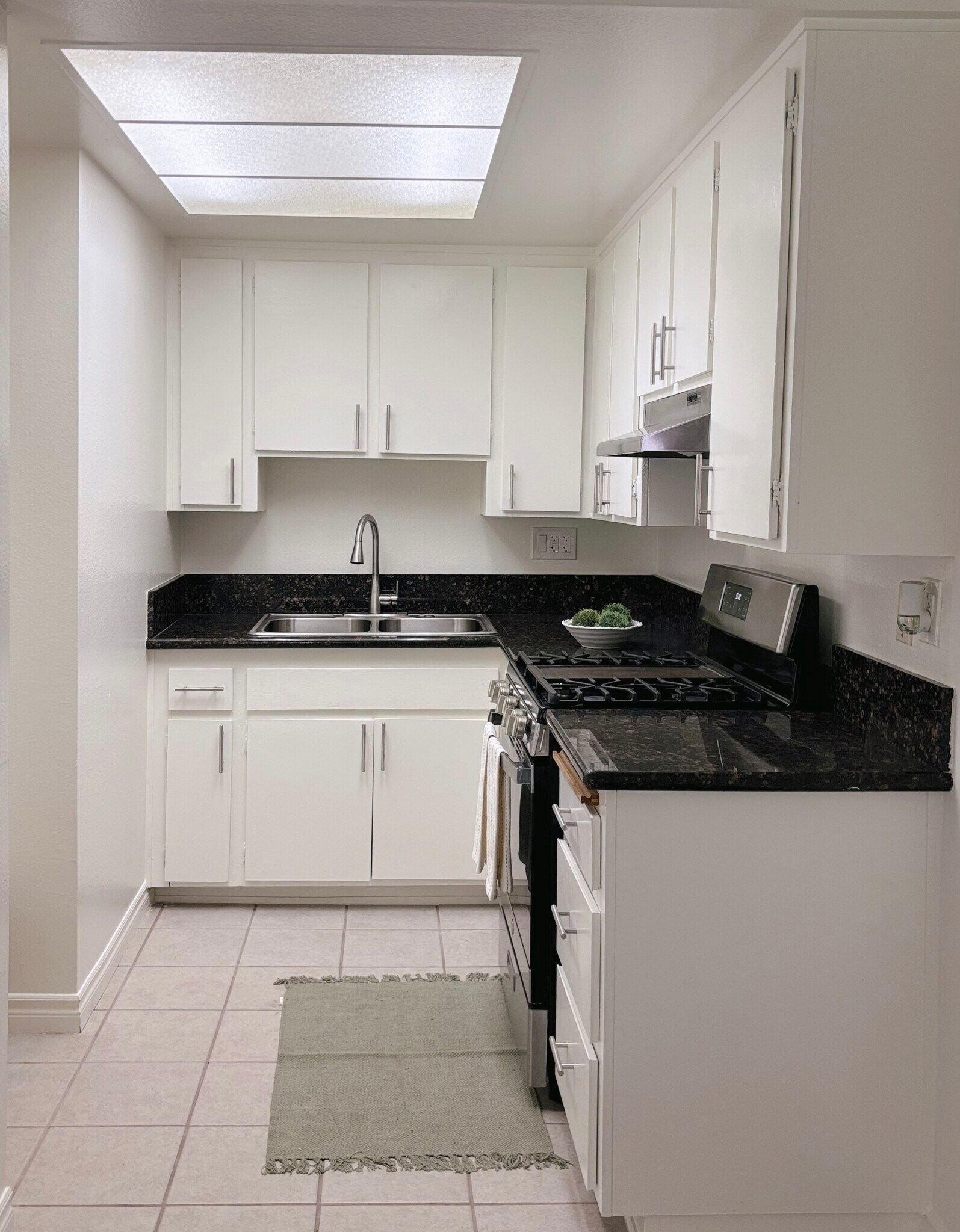 Building Photo - Stoneridge Apartments